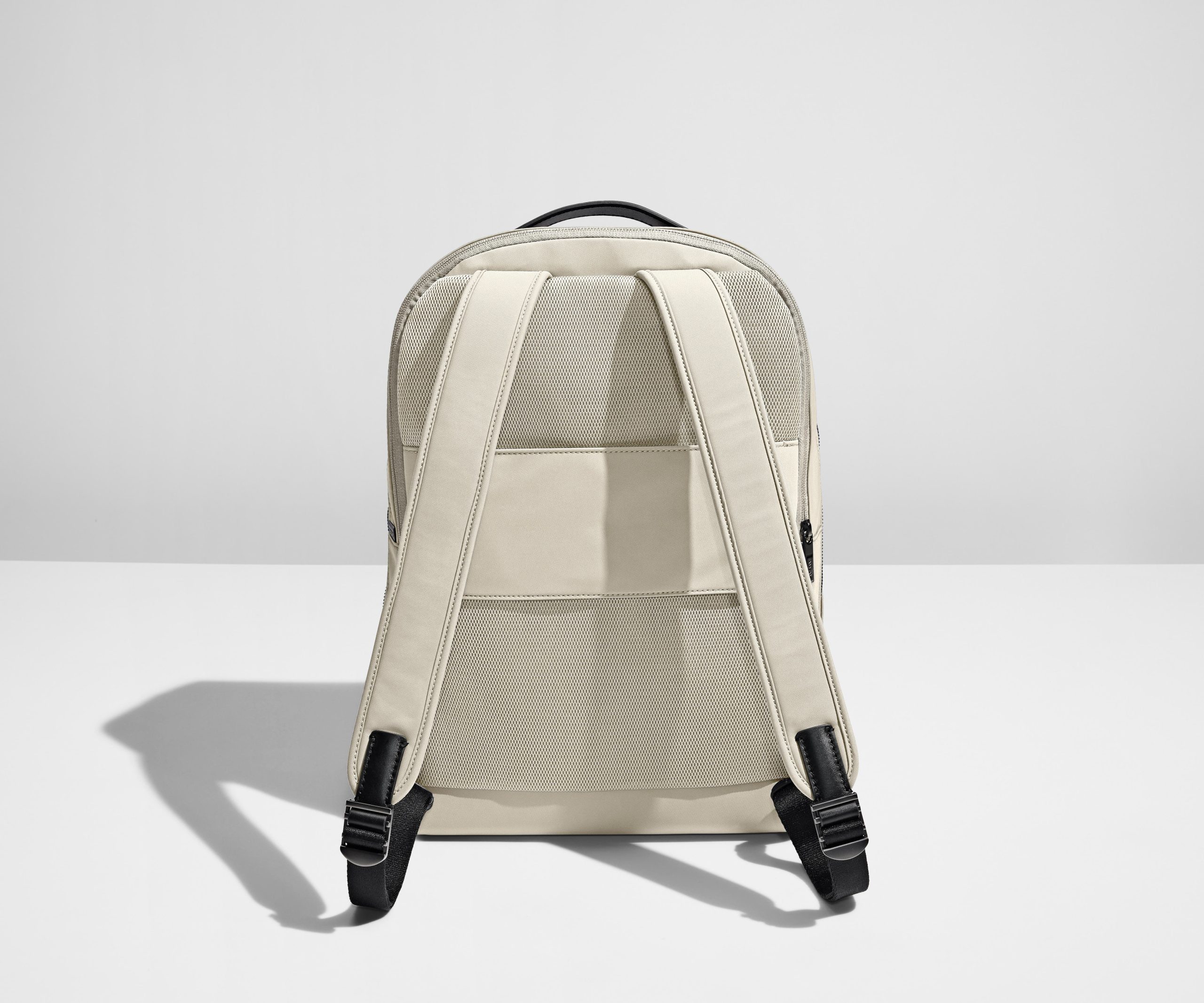 PDP_Backpack_Zip_Salt_02_281_29.jpg