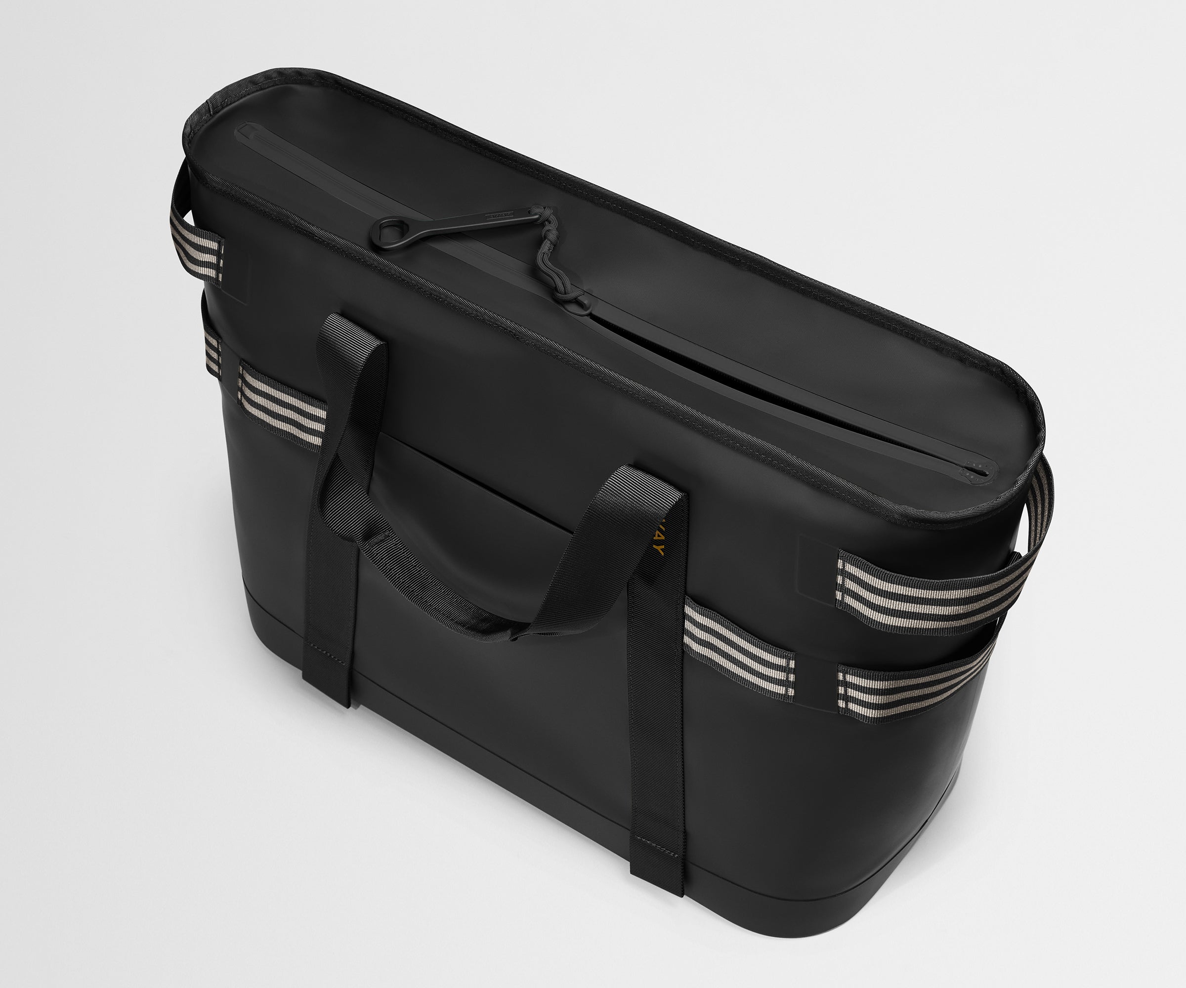 PDP_Beach_CoolerBag_Black_04.jpg