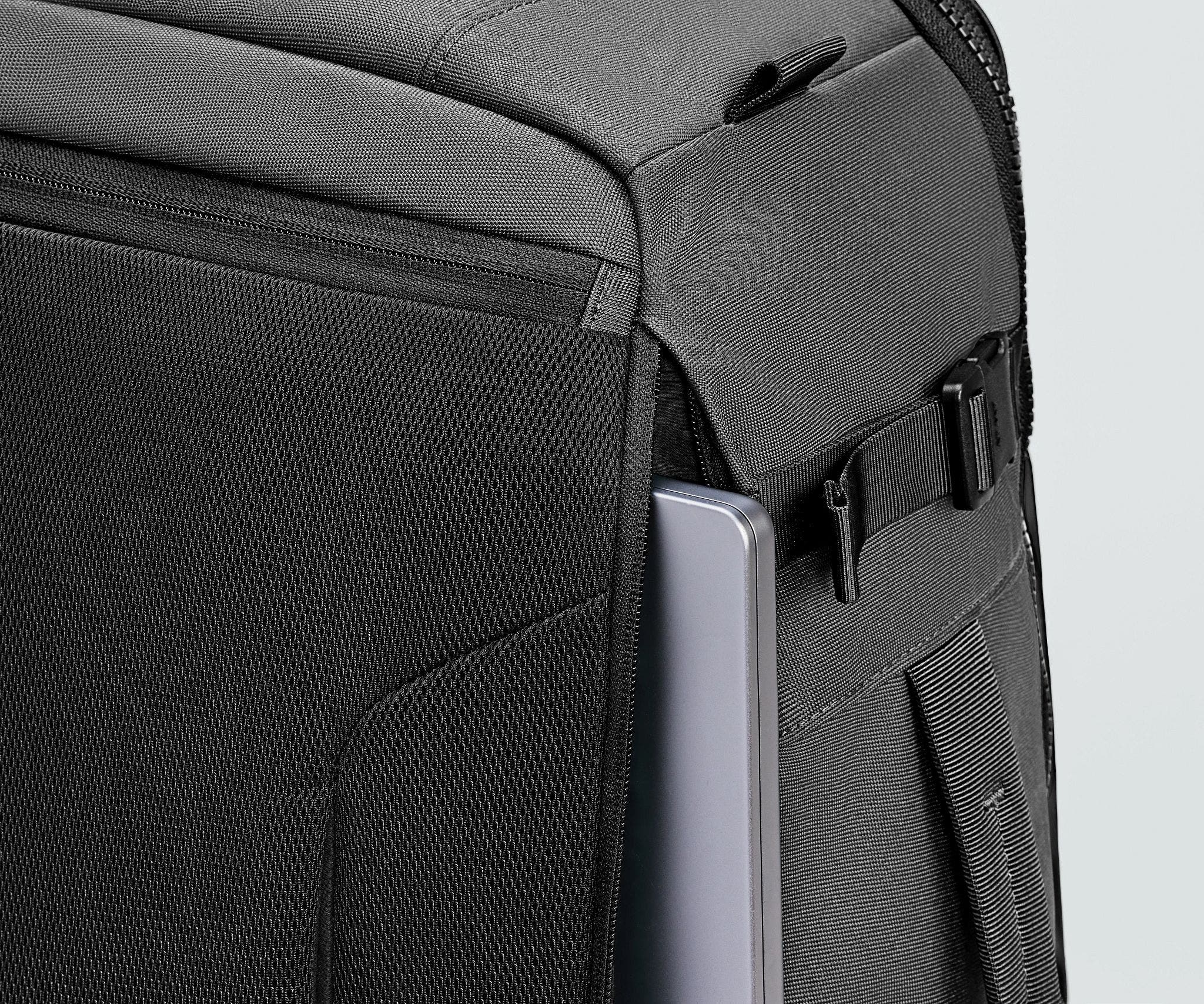 PDP_FAR_Backpack_45L_Black_05.jpg