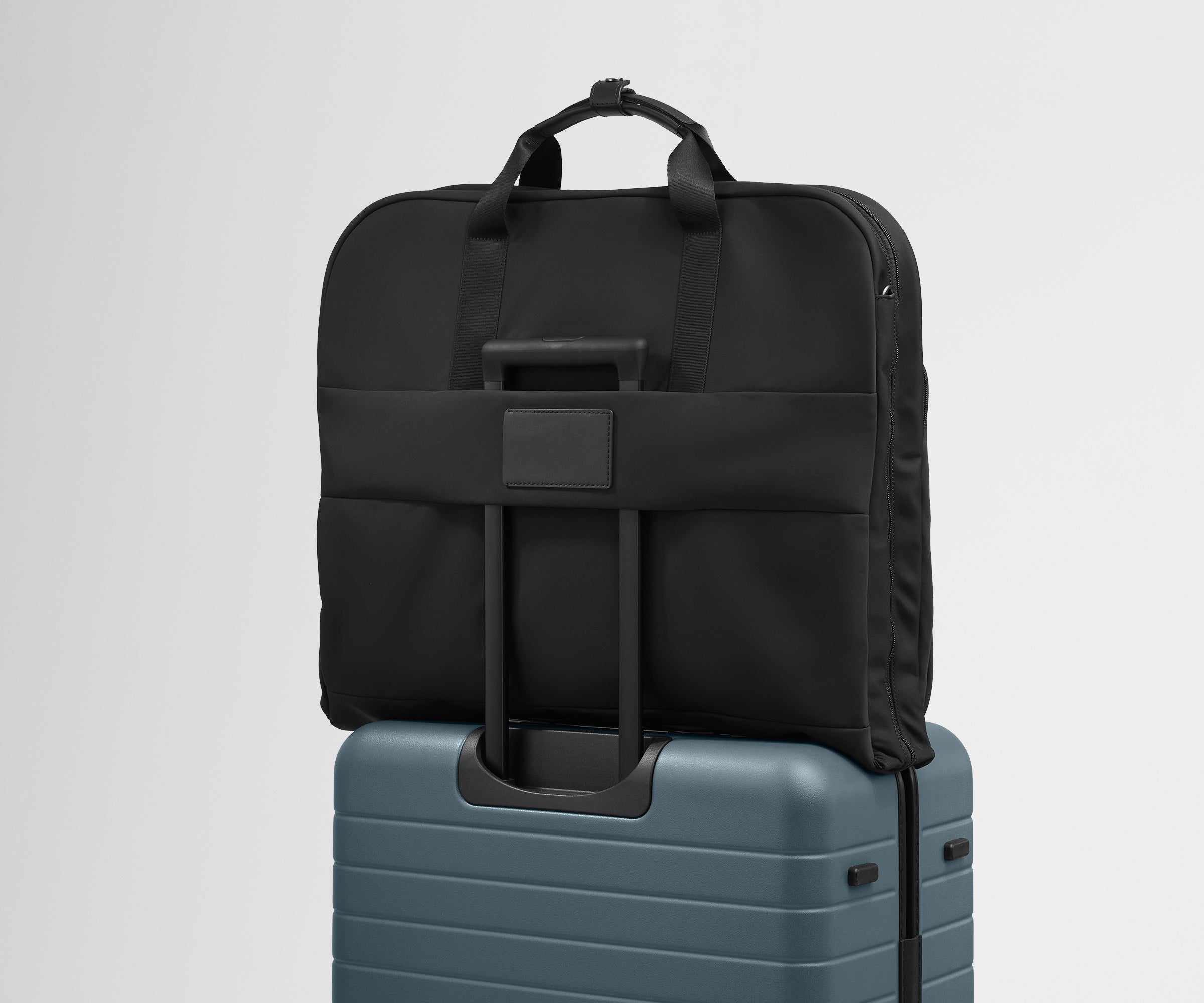 PDP_GarmentBag_BiFold_Black_06.jpg