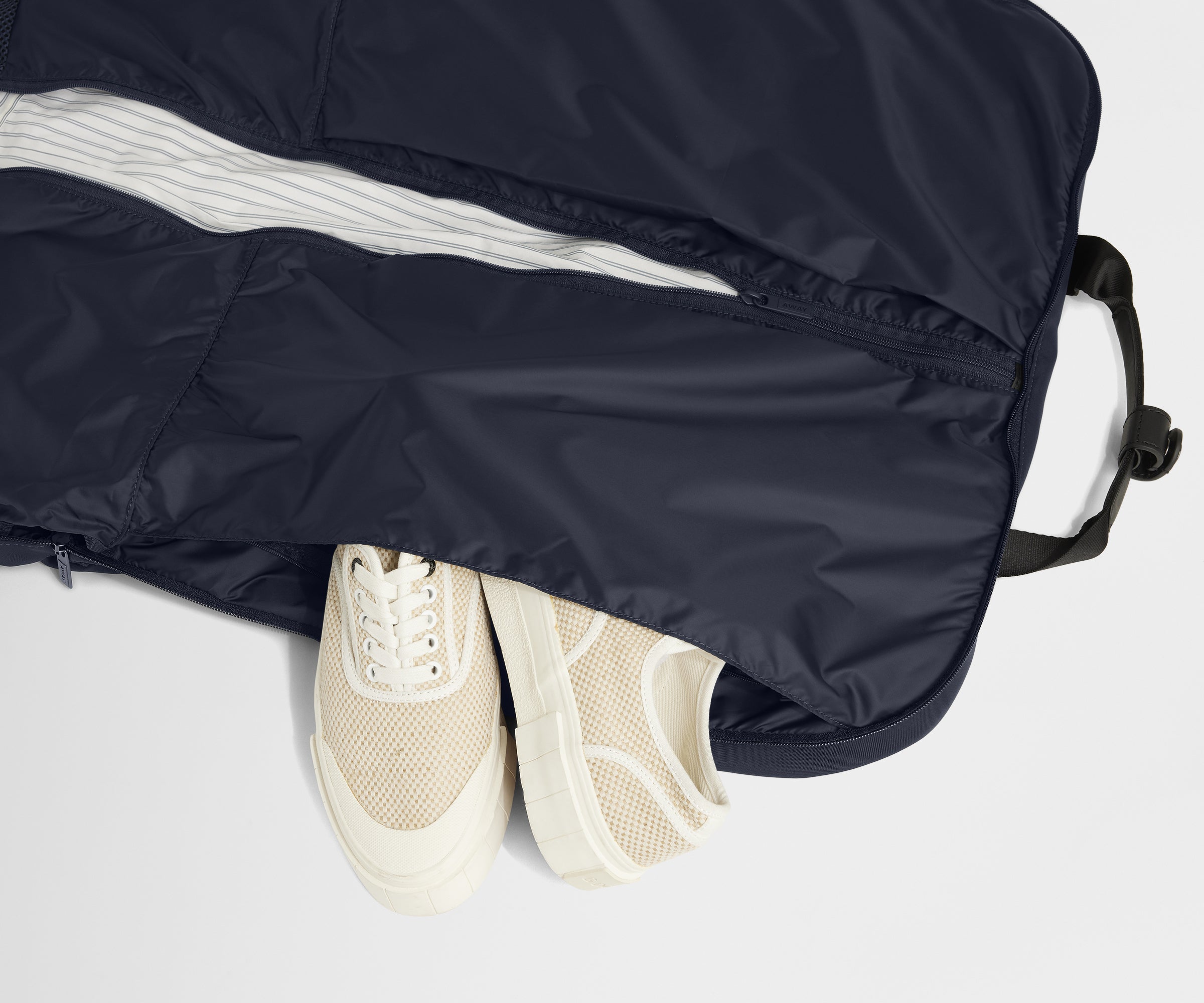 PDP_GarmentBag_BiFold_Navy_04.jpg