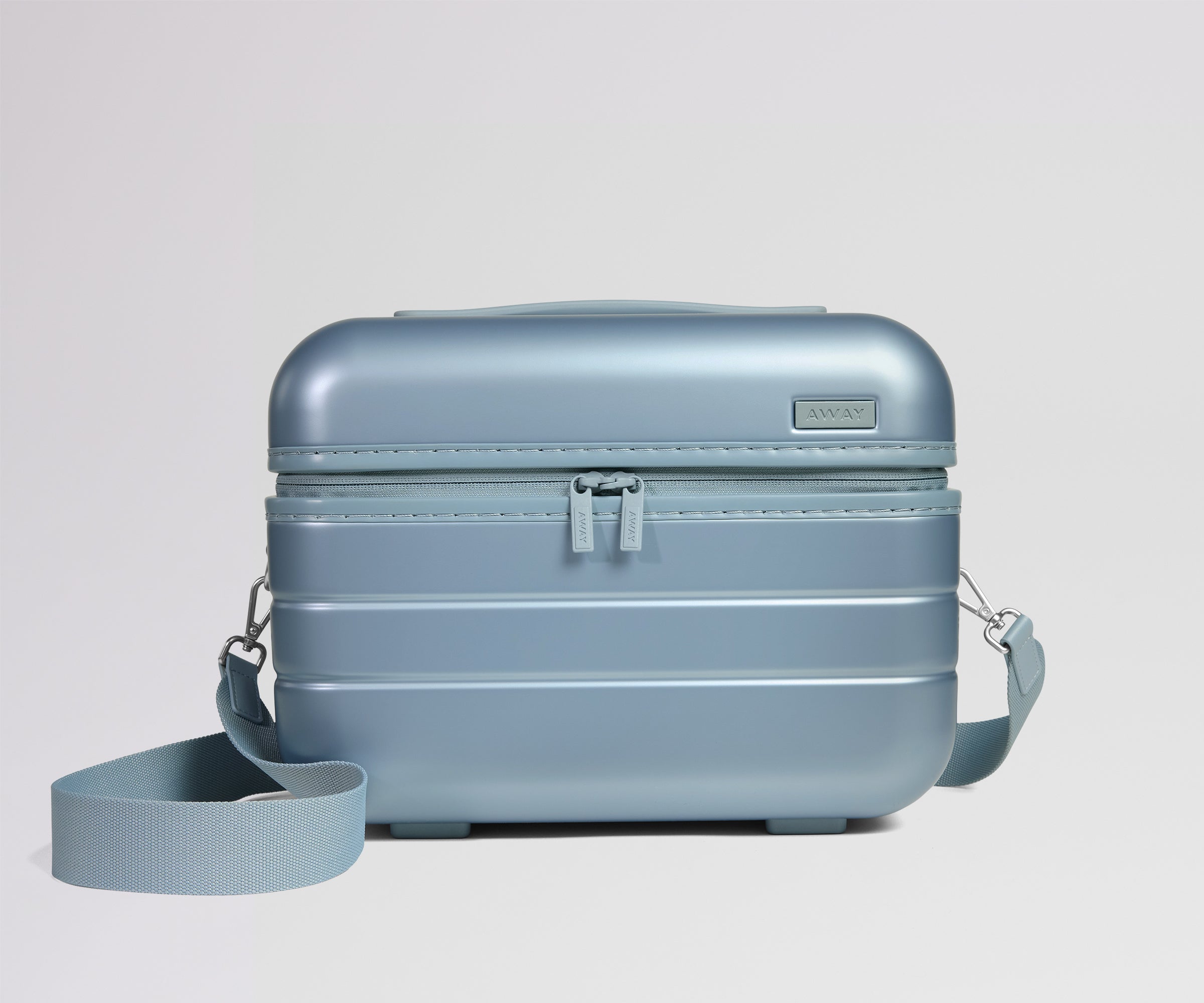 PDP_Holiday_TrainCase_Blue_01.jpg
