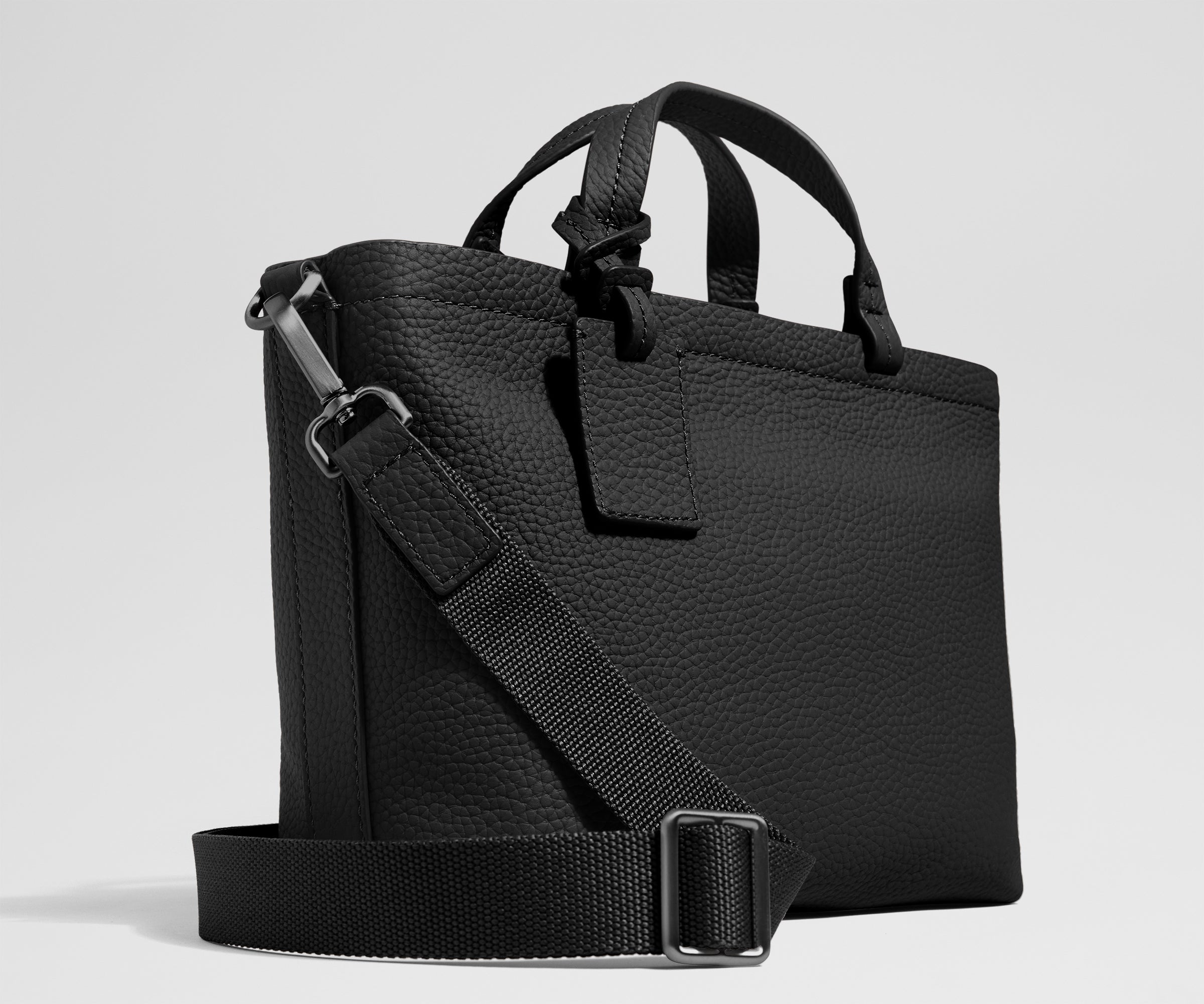 PDP_MeridianLeather_Crossbody_Black_05.jpg