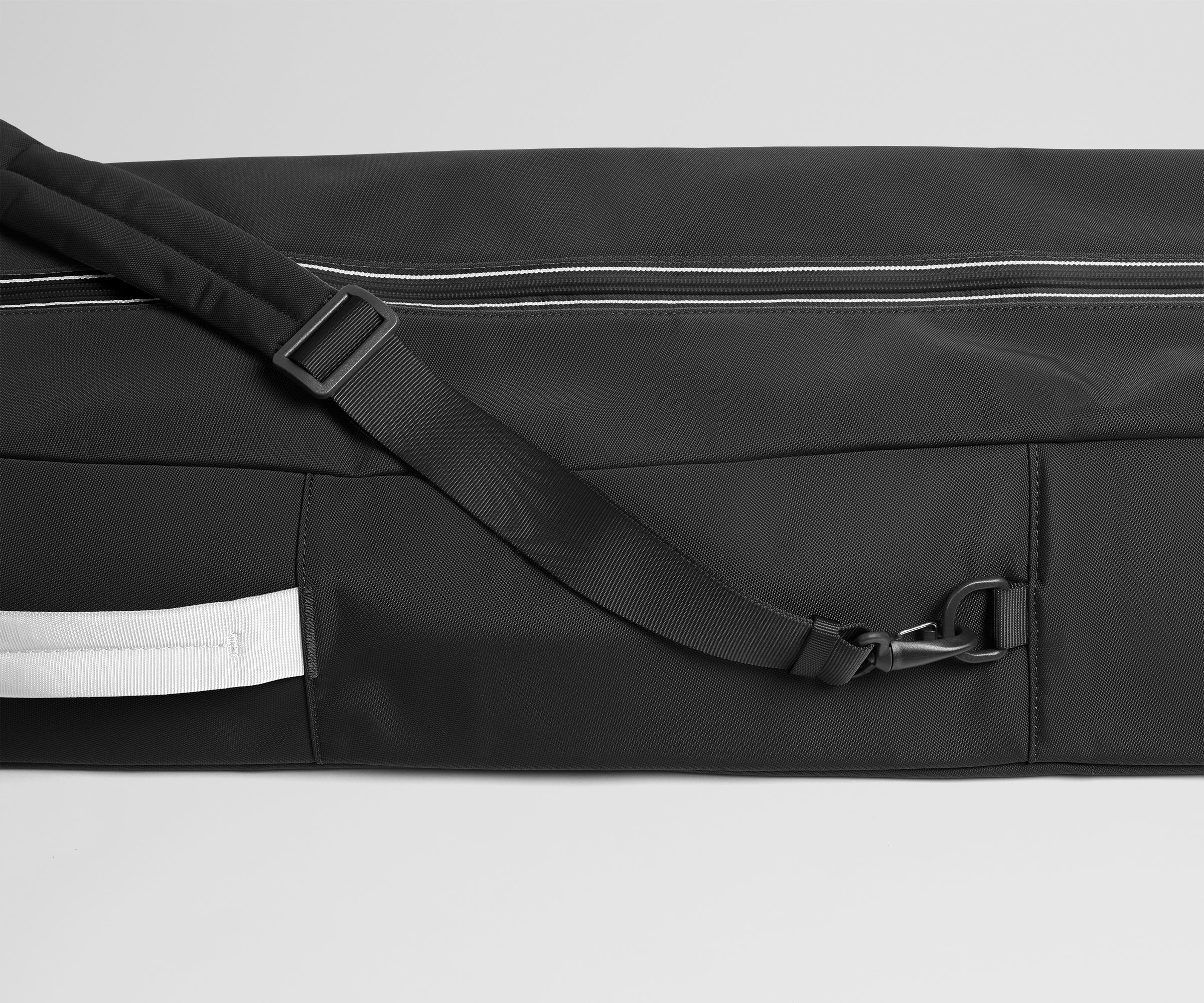 PDP_SkiBag_Black_05_ea7557a9-9576-4d4e-95f0-4f39c25fdf1a.jpg