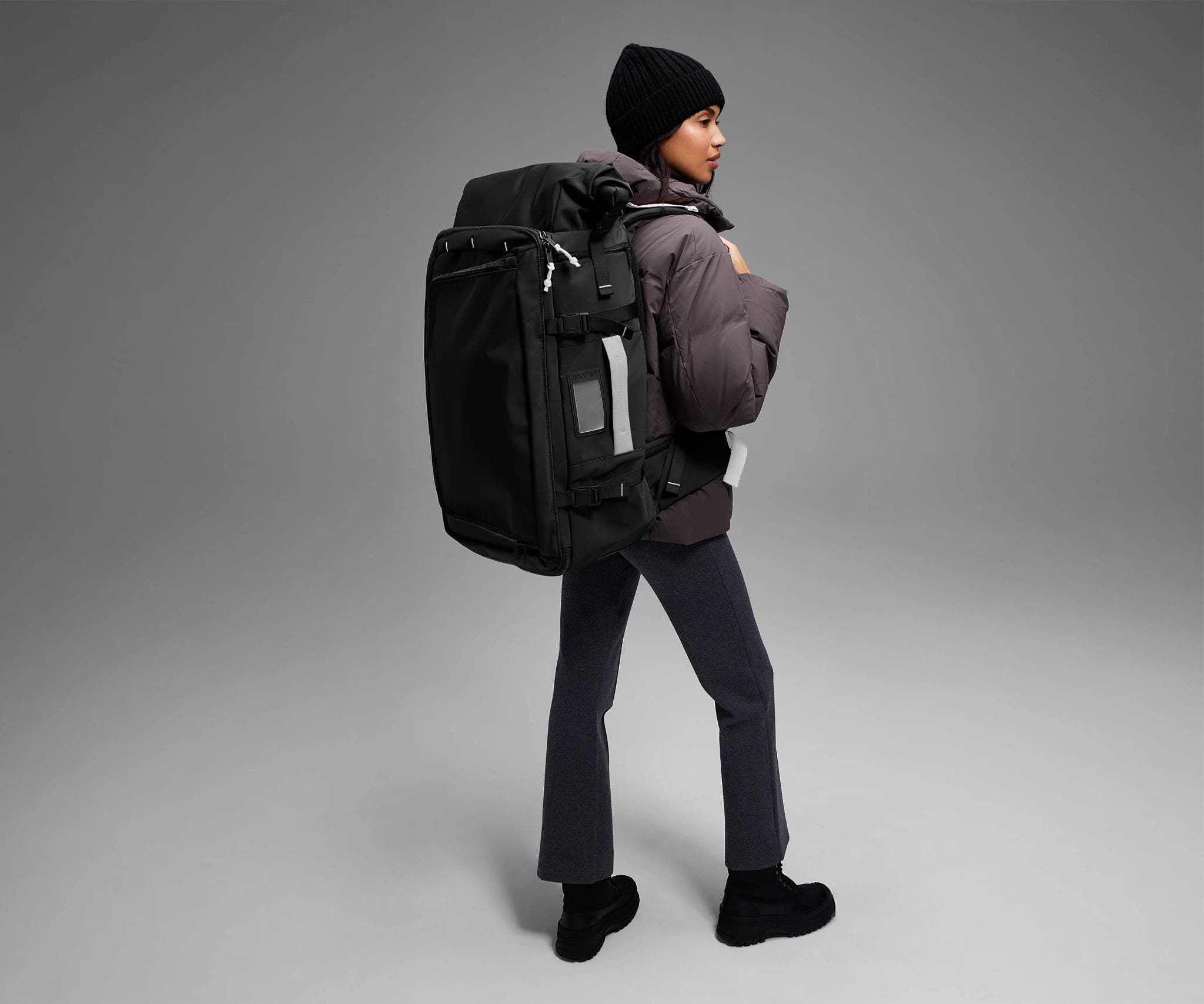 PDP_SkiBootBag_Black_Talent_02.jpg